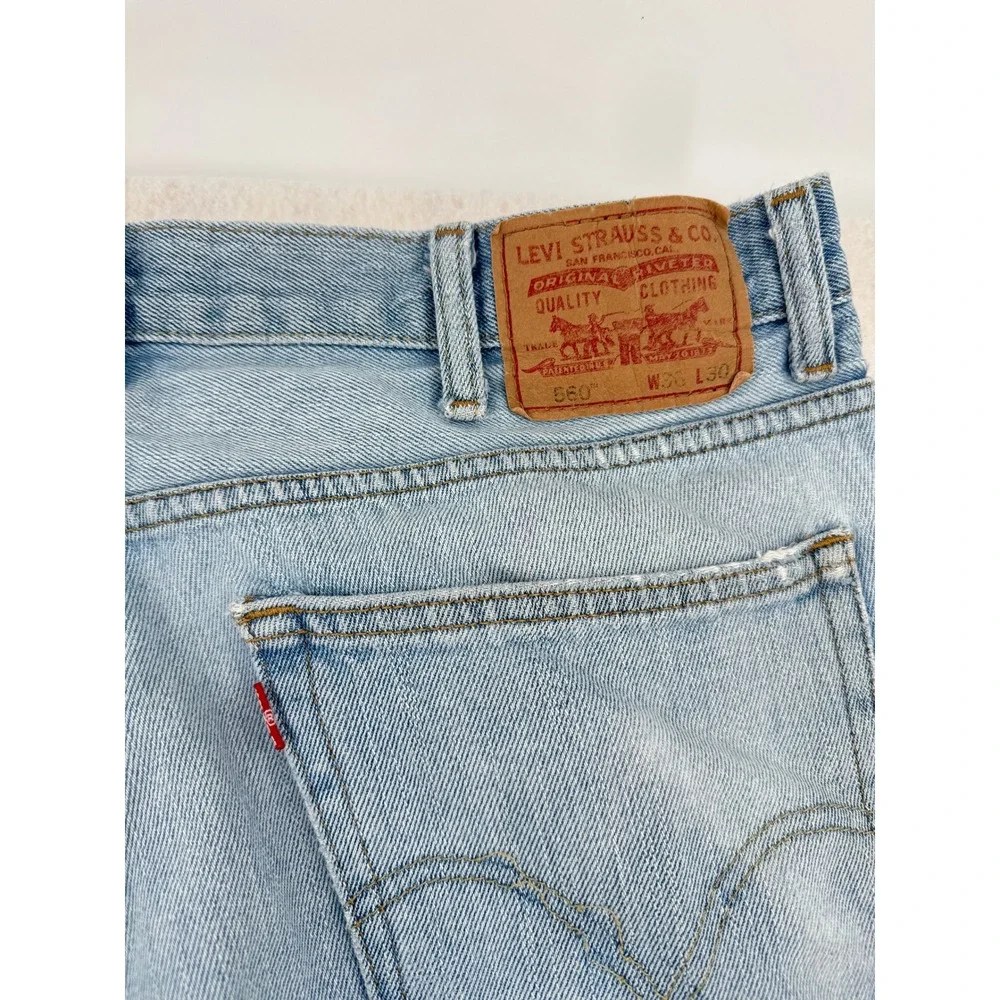 Levis 560 Comfort Fit Jeans Mens 38x30 Light Wash Blue Denim Tapered Leg Grunge